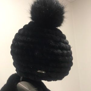 Calvin KLIEN faux fur Pom Pom hat-  one size black.